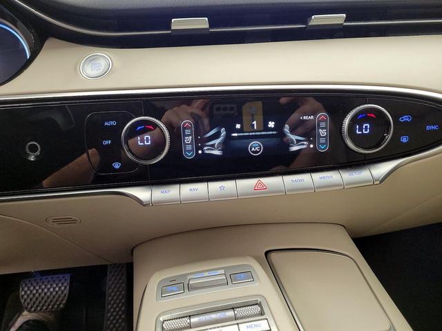 Photo of 2022 Red Genesis GV70