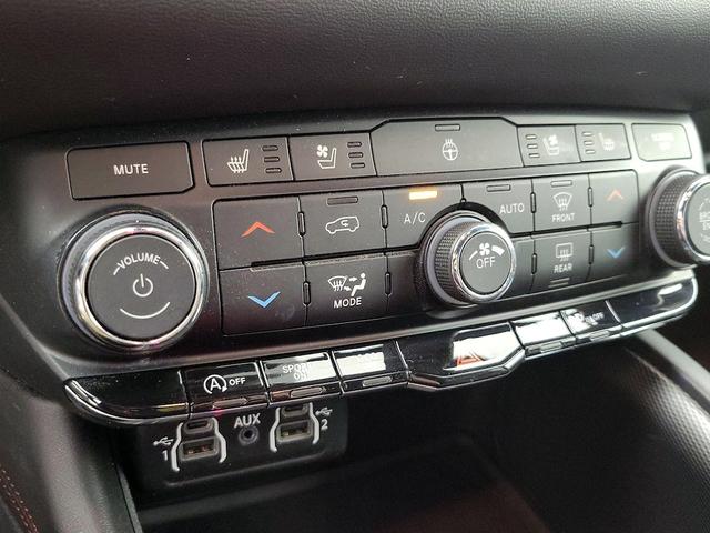 Photo of 2023 White Dodge Durango