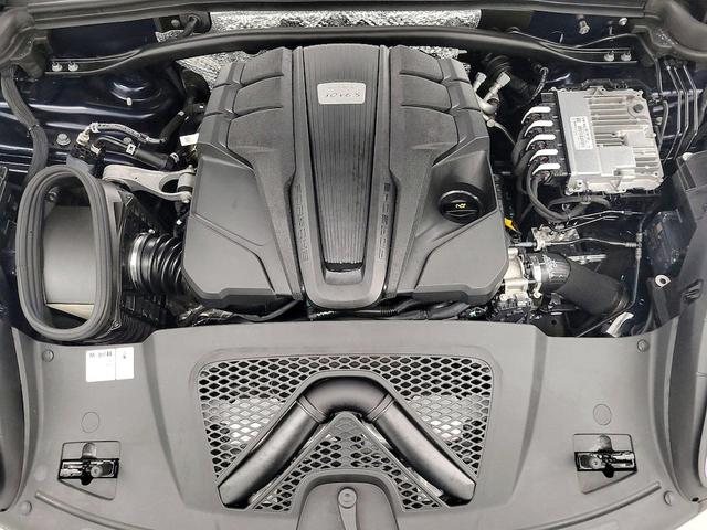 Photo of 2020 Blue Porsche Macan