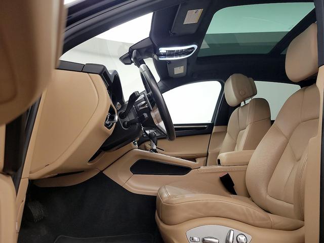 Photo of 2020 Blue Porsche Macan