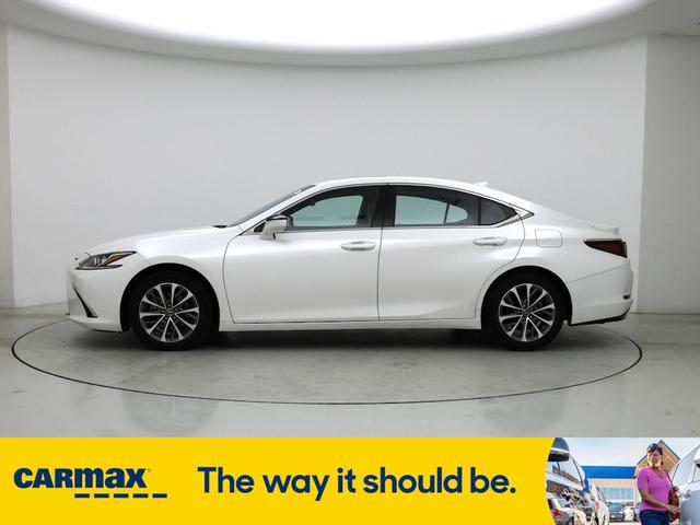 Photo of 2022 White Lexus ES 350