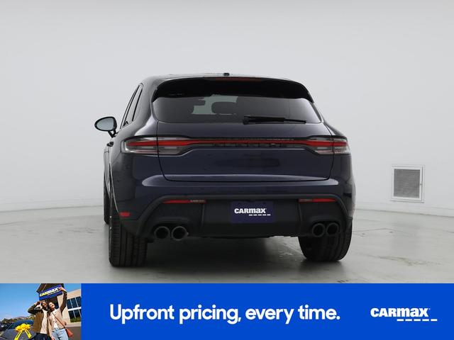 Photo of 2022 Blue Porsche Macan