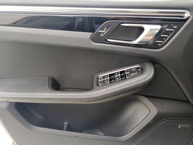 Photo of 2022 Black Porsche Macan
