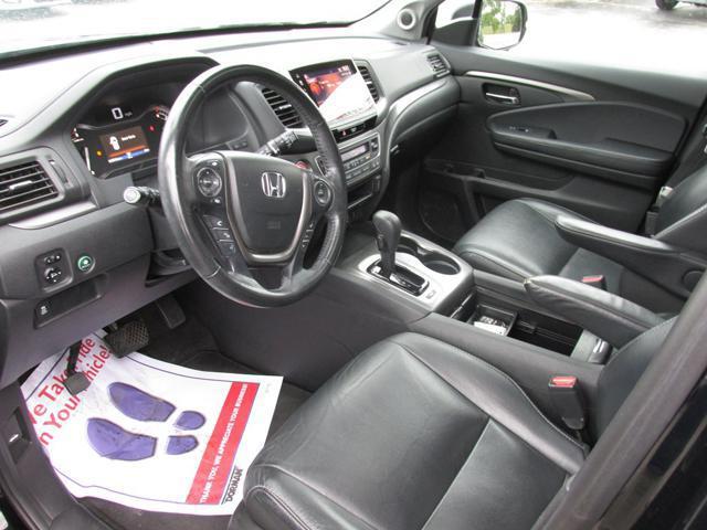 Photo of 2017 BLACK Honda Pilot