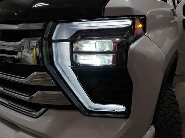 Photo of 2024 Iridescent Pearl Tricoat Chevrolet Silverado 2500