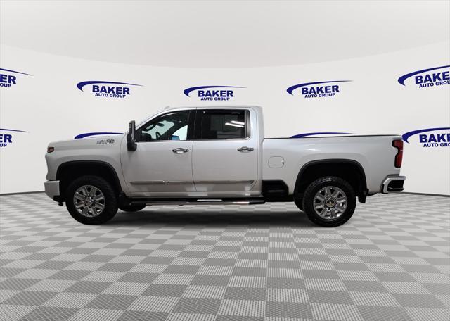 Photo of 2024 Iridescent Pearl Tricoat Chevrolet Silverado 2500