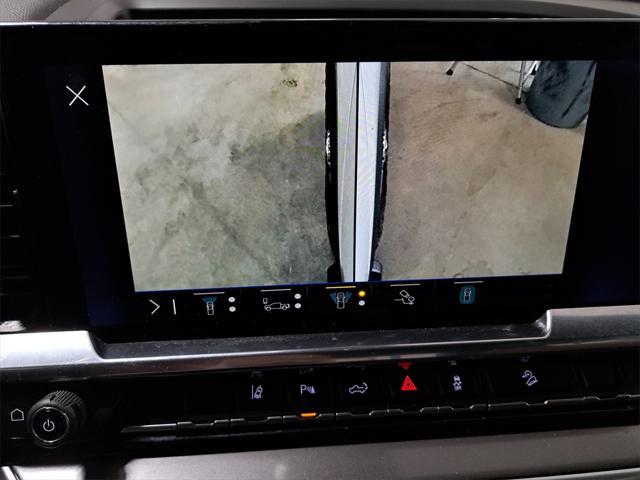 Photo of 2024 Iridescent Pearl Tricoat Chevrolet Silverado 2500