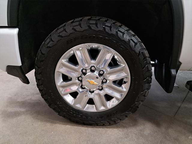 Photo of 2024 Iridescent Pearl Tricoat Chevrolet Silverado 2500