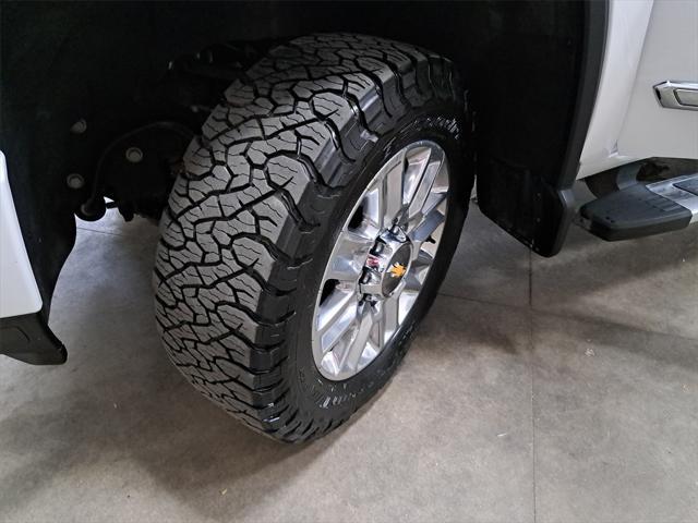 Photo of 2024 Iridescent Pearl Tricoat Chevrolet Silverado 2500