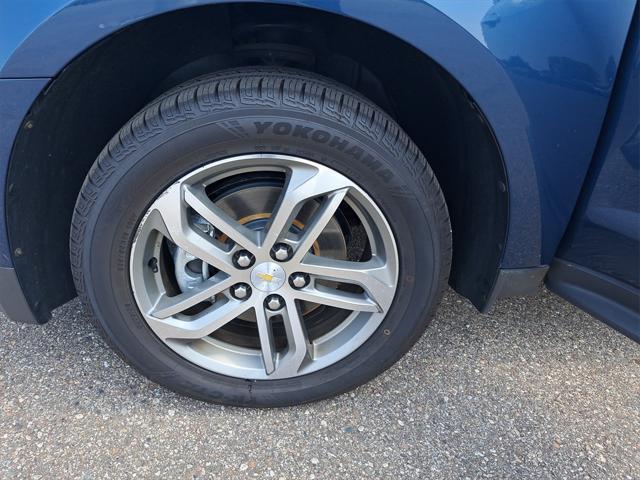 Photo of 2016 Patriot Blue Metallic Chevrolet Equinox