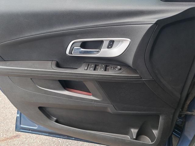 Photo of 2016 Patriot Blue Metallic Chevrolet Equinox
