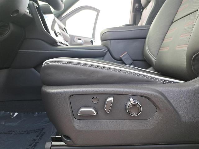 Photo of 2025 Summit White GMC Yukon