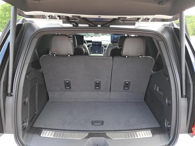 Photo of 2025 Summit White GMC Yukon