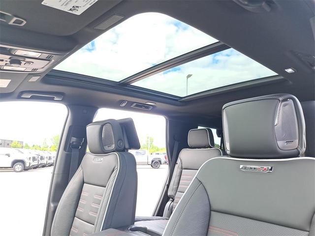 Photo of 2025 Summit White GMC Yukon
