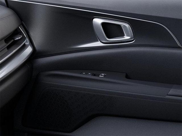 Photo of 2025 Snow White Pearl Kia Carnival Hybrid