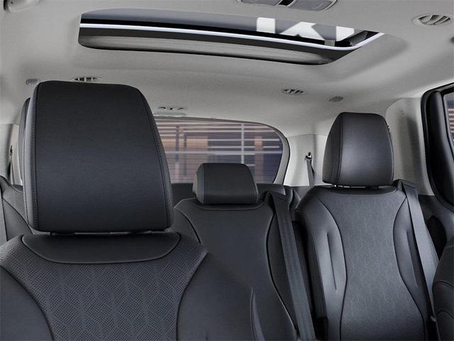 Photo of 2025 Snow White Pearl Kia Carnival Hybrid