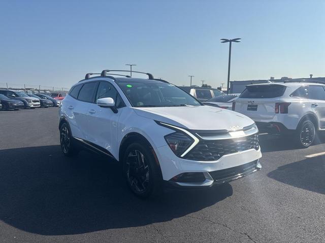 Photo of 2024 Glacial White Pearl Kia Sportage