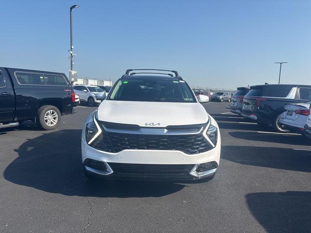 Photo of 2024 Glacial White Pearl Kia Sportage