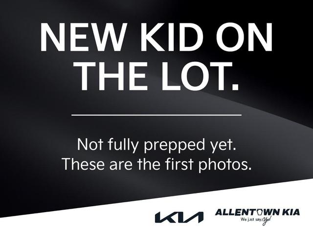 Photo of 2024 Glacial White Pearl Kia Sportage