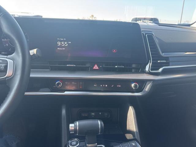 Photo of 2024 Glacial White Pearl Kia Sportage