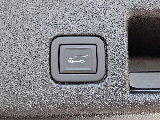 Photo of 2023 Summit White Chevrolet Equinox