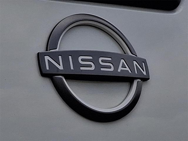 Photo of 2022 Glacier White Nissan Frontier