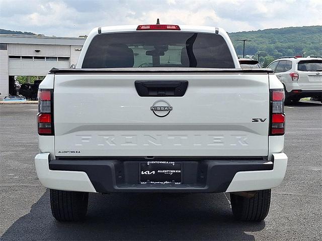 Photo of 2022 Glacier White Nissan Frontier