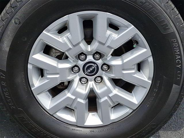Photo of 2022 Glacier White Nissan Frontier