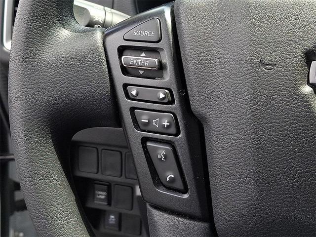 Photo of 2022 Glacier White Nissan Frontier