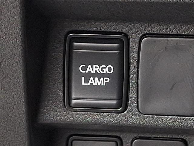 Photo of 2022 Glacier White Nissan Frontier