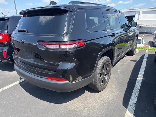 Photo of 2022 Diamond Black Crystal Pearlcoat Jeep Grand Cherokee L