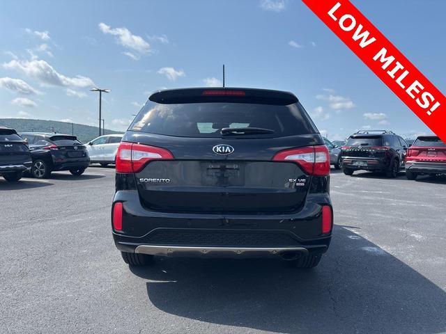 Photo of 2015 Ebony Black Kia Sorento