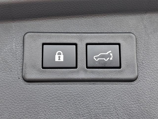 Photo of 2024 Crystal White Pearl Subaru Outback