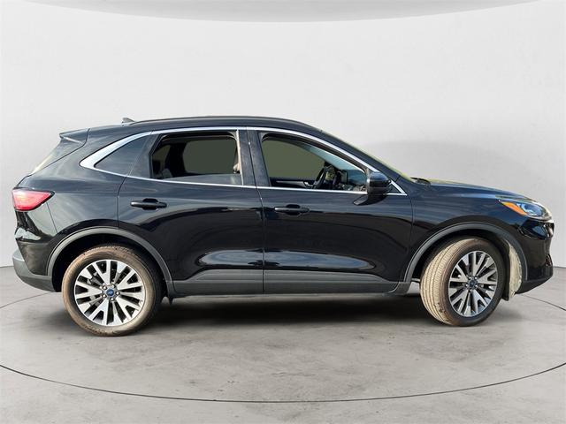 Photo of 2022 Agate Black Metallic Ford Escape