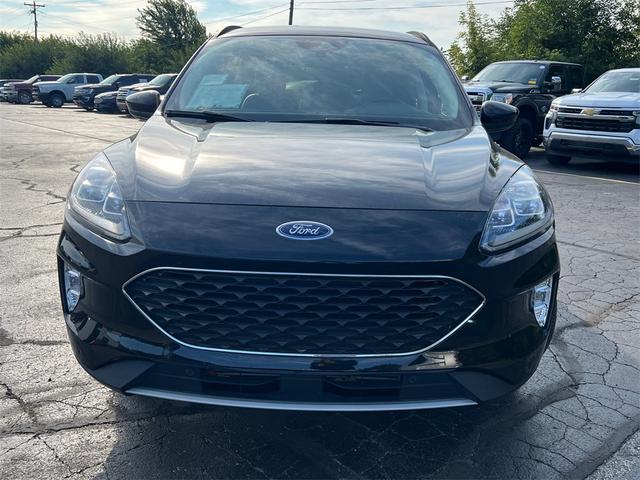 Photo of 2022 Agate Black Metallic Ford Escape