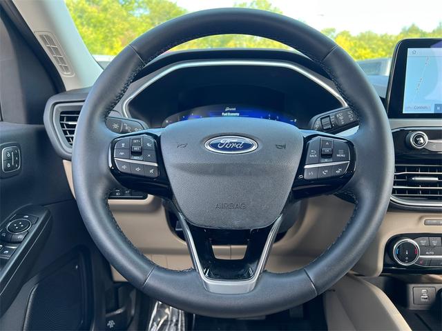 Photo of 2022 Agate Black Metallic Ford Escape