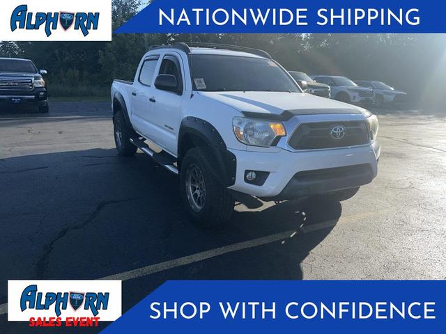 Photo of 2015 Super White Toyota Tacoma