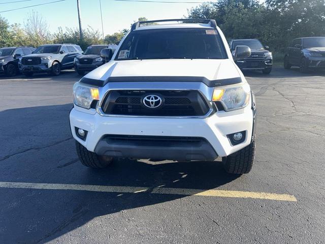 Photo of 2015 Super White Toyota Tacoma
