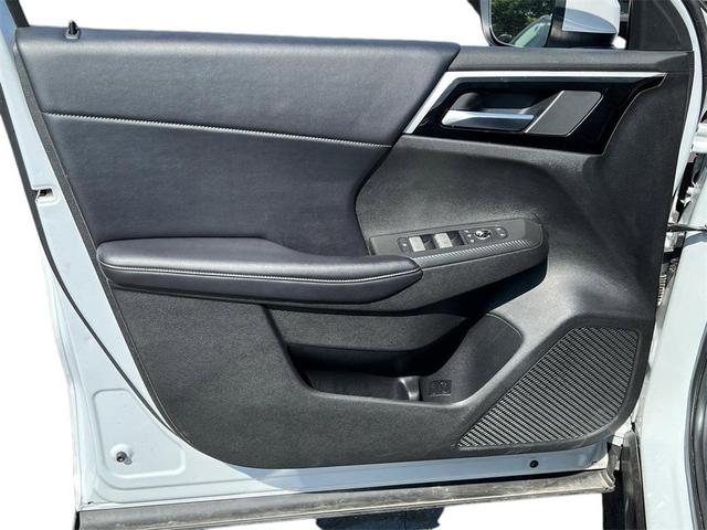 Photo of 2024 White Diamond Mitsubishi Outlander