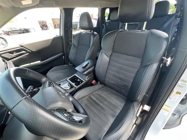 Photo of 2024 White Diamond Mitsubishi Outlander