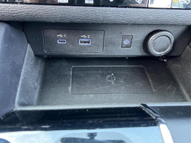 Photo of 2024 White Diamond Mitsubishi Outlander