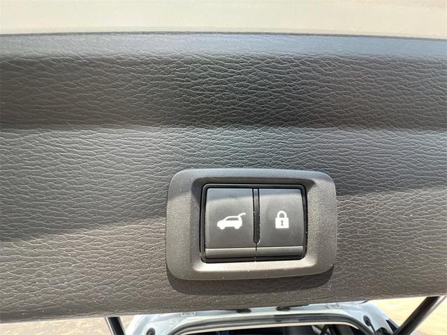 Photo of 2024 White Diamond Mitsubishi Outlander