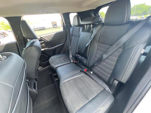 Photo of 2024 White Diamond Mitsubishi Outlander