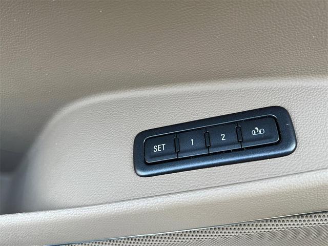 Photo of 2015 White Diamond Tricoat GMC Yukon XL
