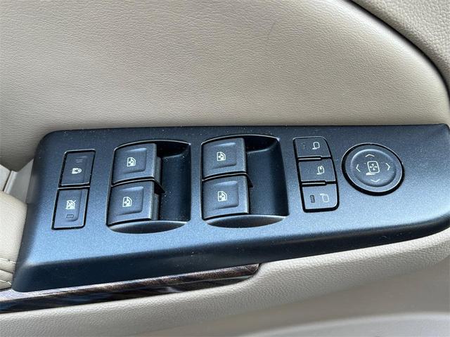 Photo of 2015 White Diamond Tricoat GMC Yukon XL