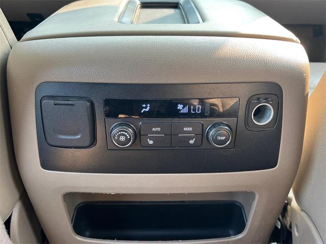 Photo of 2015 White Diamond Tricoat GMC Yukon XL