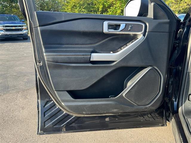 Photo of 2022 Black Ford Explorer