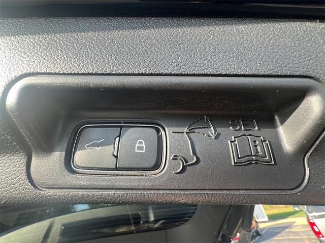 Photo of 2022 Black Ford Explorer