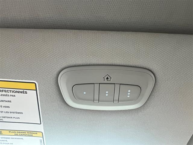 Photo of 2023 Bright White Clearcoat Jeep Cherokee