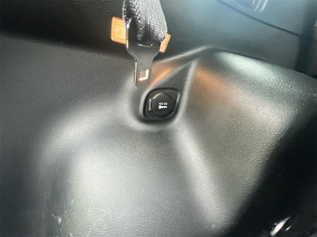 Photo of 2023 Bright White Clearcoat Jeep Cherokee